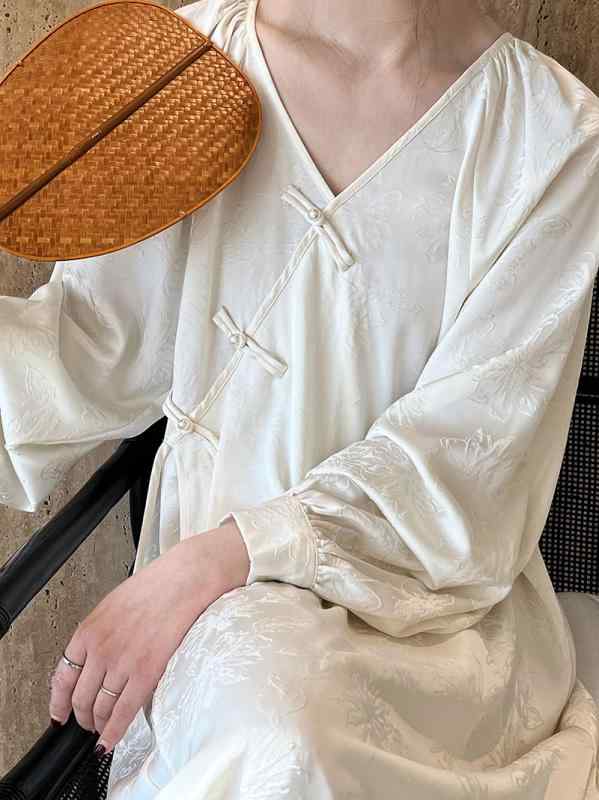 ワンピース レディース チャイナドレス風 Vネック 灯籠袖 長袖 ハイウエスト ロング丈 アシンメトリー 提花柄 ポリエステル ブラック アイボリー 春夏 リラックススタイル 復古デザイン