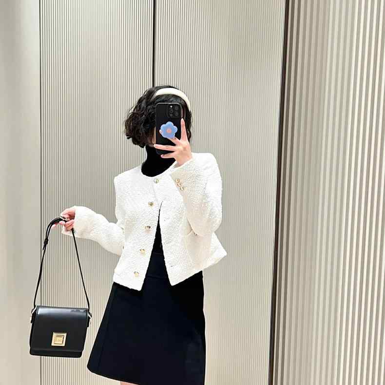 レディース ニット コート クルーネック メタルボタン 無地 長袖 ミディアムロング 秋冬 綿混 ナイロン混 普段使い 通勤用 軽量 伸縮性 白 黒