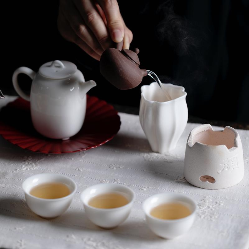 茶具セット 白磁 四方形ポット 4杯セット 手描きデザイン 耐熱陶器 耐高温 白色 家庭用 日常ティータイム 3人分 クリエイティブ 清新 かわいい ユニークスタイル｜shop I.D.H