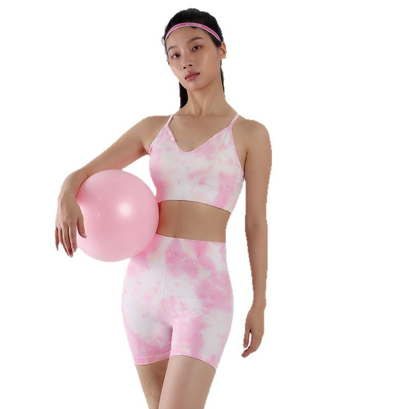 スポーツウェア レディース 女性 春夏 バックオープン カップ付きブラトップ ハイウエスト ショートパンツ ヒップアップ 美尻 クロスストラップ 美背 ヨガ フィットネス トレーニング セットアップ ナイロン 伸縮性 吸湿速乾