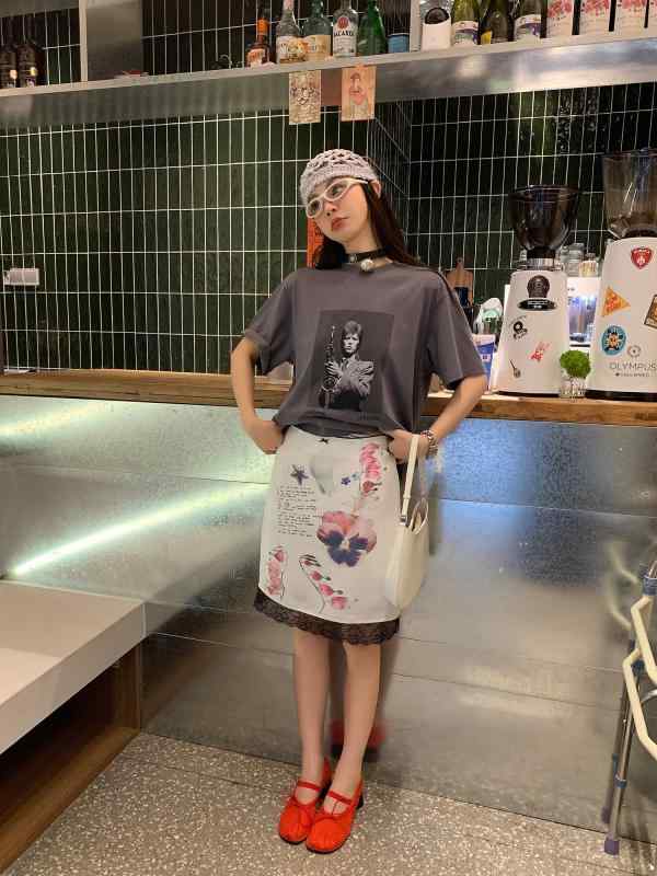 レディース　ファッション　オシャレ　海外　モダン　アーバン mei Tindal アート グラフィティ レース ステッチ プリント サテン スカート