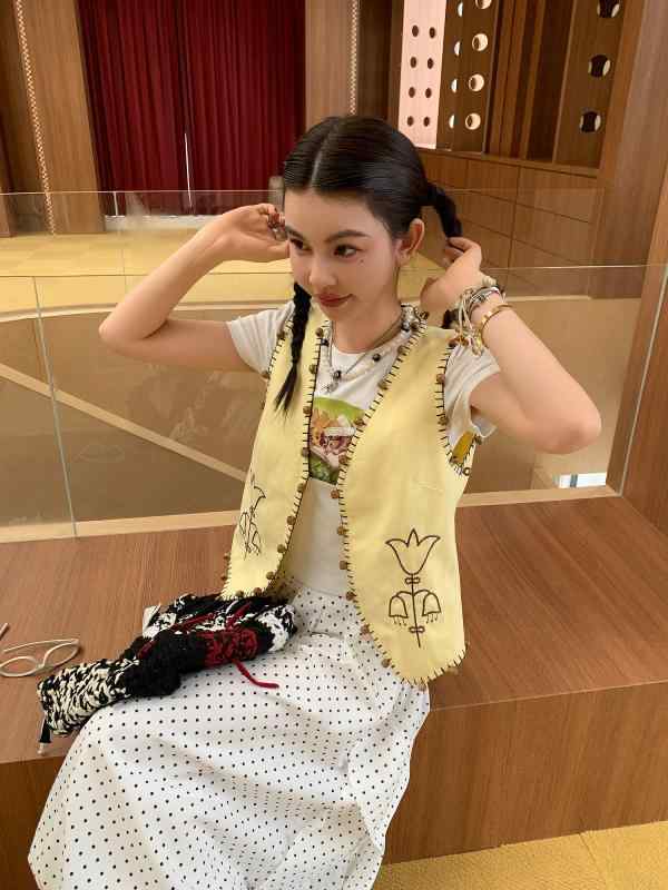 レディース 流行り物 オシャレ 外国で 今めかしい アーバン ル 頬べに 美 点火装置 オキシジェン ヒッピー チューリップ 刺しゅう 手 かざり付ける ビーズ 対比 外辺部 Vのど首 スタック より良い