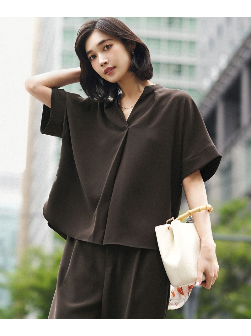 ストレッチジョーゼット キーネック ブラウス 23区 S ニジュウサンク トップス カットソー・Tシャツ ネイビー ベージュ【送料無料】[ Fashion]｜23区 店