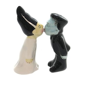 【中古】Salt \u0026 Pepper Shakers Set - ZOMBIES New Ceramic Kitchen Gifts 8777