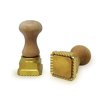 【中古】La Gondola 老人ホーム御手伝いさん ラビオリ消し印 - 真四角フェ石ころ 1.77 x 1.77in | 身寄りや商行為用イタリアンパスタ営造手道具 | 金管楽器\u0026天