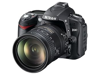 【中古】(良い)Nikon デジタル一眼レフカメラ D90 AF-S DX 18-200 VRIIレンズキット D90LK18-200II