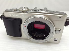 【中古】(人並み外れたに好いたらしい)OLYMPUS 銀鏡受け答え一眼 PEN Lite E-PL5 上半身 しろがね色 E-PL5 BODY SLV