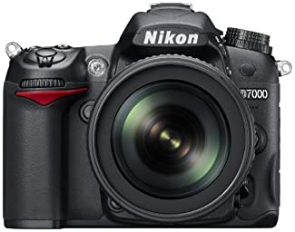 【中古】Nikon デジタル一眼二眼レフ写真機 D7000 18-105VR 一揃いの道具 D7000LK18-105