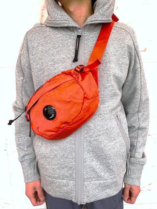 CP COMPANY オレンジ クロスバッグ CP COMPANY オレンジ クロスバッグ