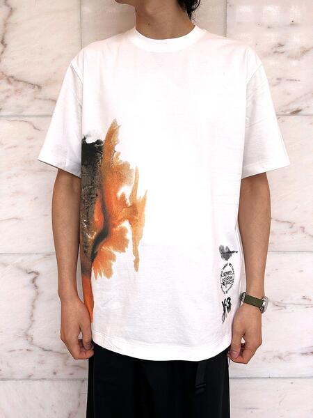 adidas Y-3（ワイ－スリー）<br>【U AOP SHORT SLEEVE TEE】<br>ユニセックス レギュラーフィット<br>オールオーバープリント ショートスリーブ ティー<br>☆CORE WHITE☆