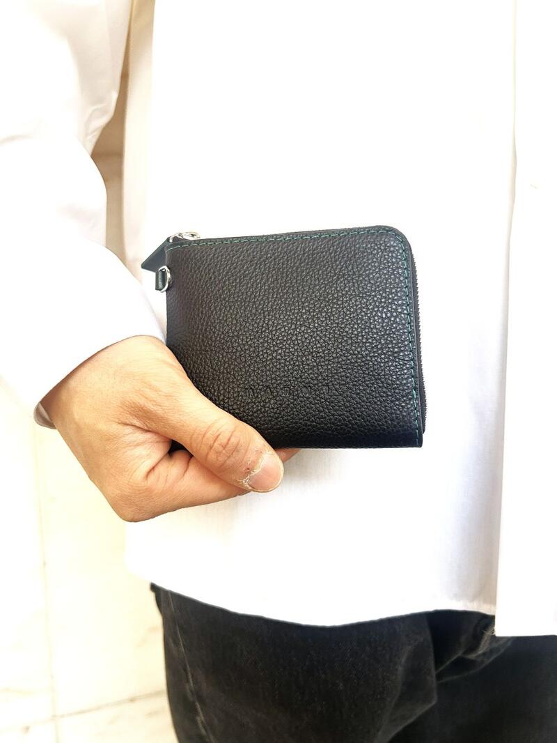 MARNI（マルニ）\u003cBR\u003e【BLACK LEATHER ZIP-AROUND WALLET WITH MARNI MENDING】\u003cBR\u003e黒いこと なめし革製ラウンドファスナーウォレット\u003cBR\u003e★対比ぬい目入り口・入口★ メンズ財布-財布・ケース-バッグ・小物・ブランド雑貨