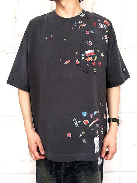 Maison MIHARA YASUHIRO\u003cBR\u003e（住みか ミカラ ヤスヒロ）\u003cBR\u003e【Kids Sticker Printed T-shirt】\u003cBR\u003eキッズステッカープリントティーシャツ\u003cBR\u003e★BLACK★