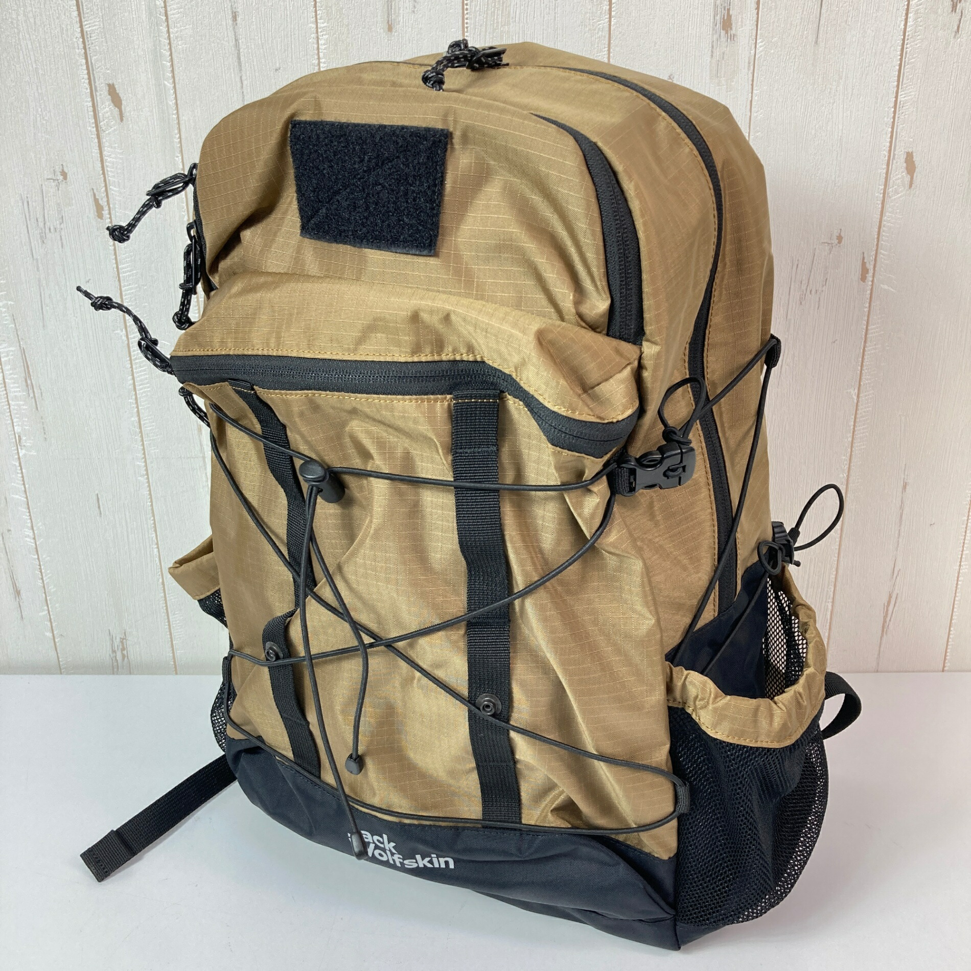 【OneSize ベージュ系】 Jackwolfskin ( ジャックウルフスキン ) JP FL ハイカー サック V2 JP FL Hiker Sack V2 Coyote ナイロン 御徒面子 記憶装置 うしろ側容器に並べる デイパック 静電容量【～29L】 z000546