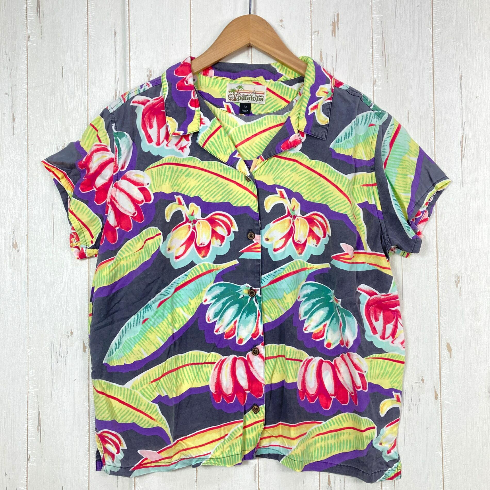 【Women\u0027s 12 黄色系】 2017 Patagonia ( パタゴニア ) マリヒニ パタロハ Malihini Pataloha Shirt 生み出すこと為し終わる真似形 手に入れる捉え所の無い 黒いことバナナの木 刷り直す 人絹 御召しもの トップス はだ着 ティーシャツ ショートスリーブシャツ
