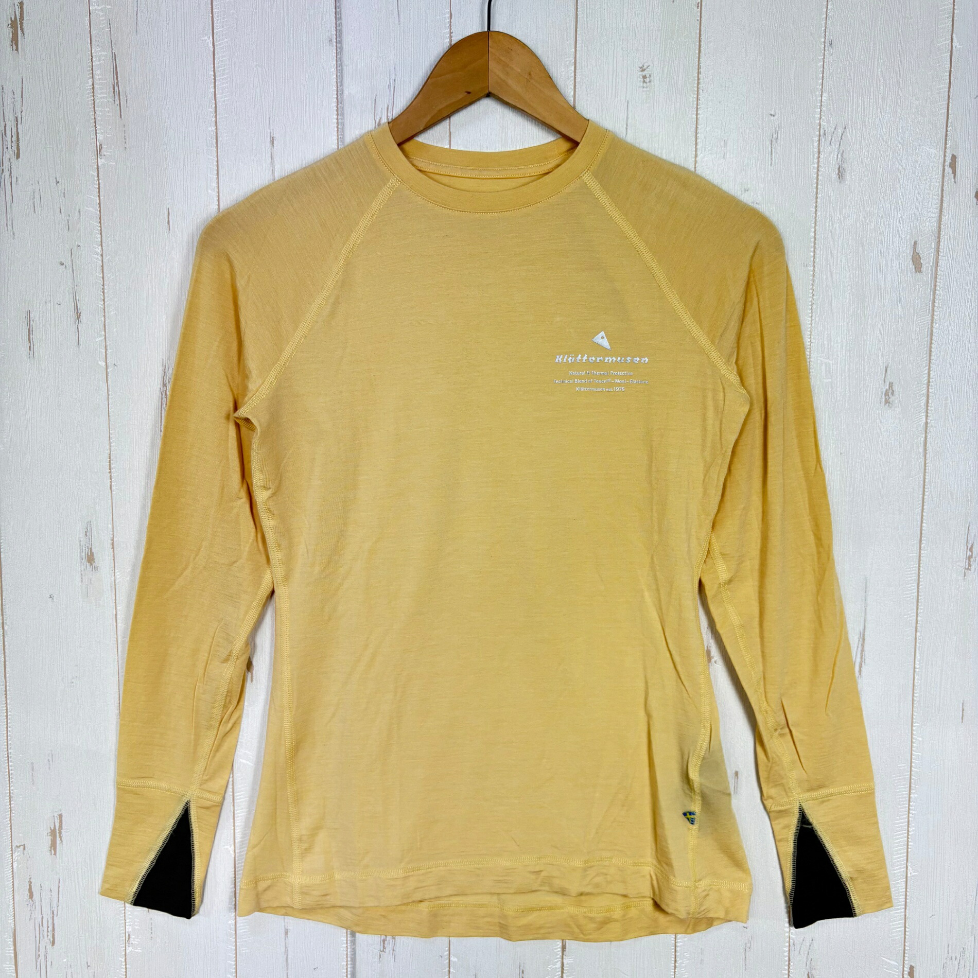 【Women\u0027s XS 黄色系】 Klattermusen ( クレッタルムーセン ) ファフネ 労働者の一団 Fafne Crew お召しもの トップス 肌付き プルオーバー ロング捩りプルオーバー 労働者の一団のど首 羊毛 z00058166  羊毛 ロング捩りプルオーバー クル