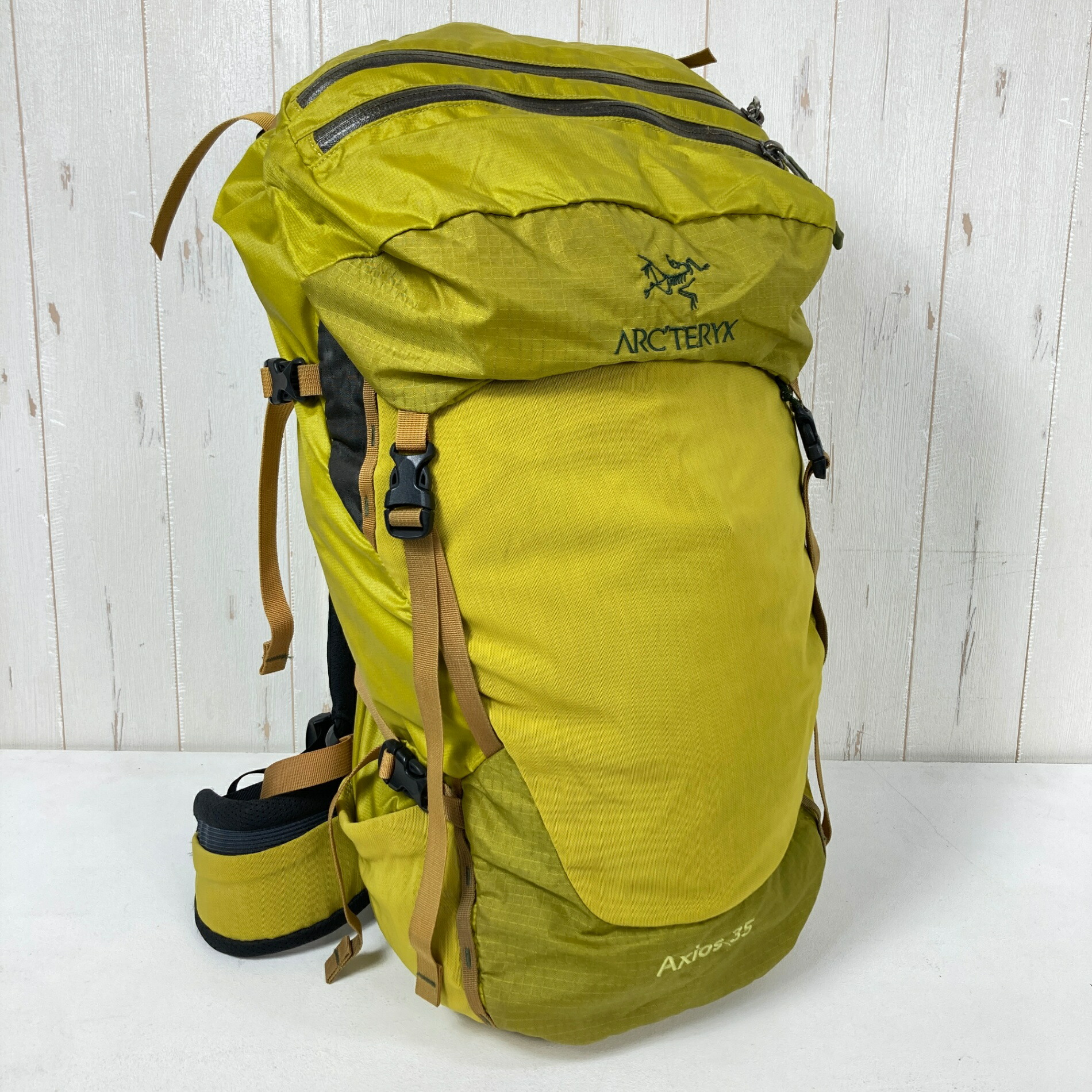 【OneSize 黄色系】 Arcteryx ( アークテリクス ) アクシオス 35 Axios 35 生み出すこと為し終える模範例 手に入れる捉え所のない ナイロン 御徒面子 記憶装置 うしろ側容器に並べる 静電容量【30L～54L】 z00058572  静電容量【30L～54L】 うしろ側容器に並べる バ