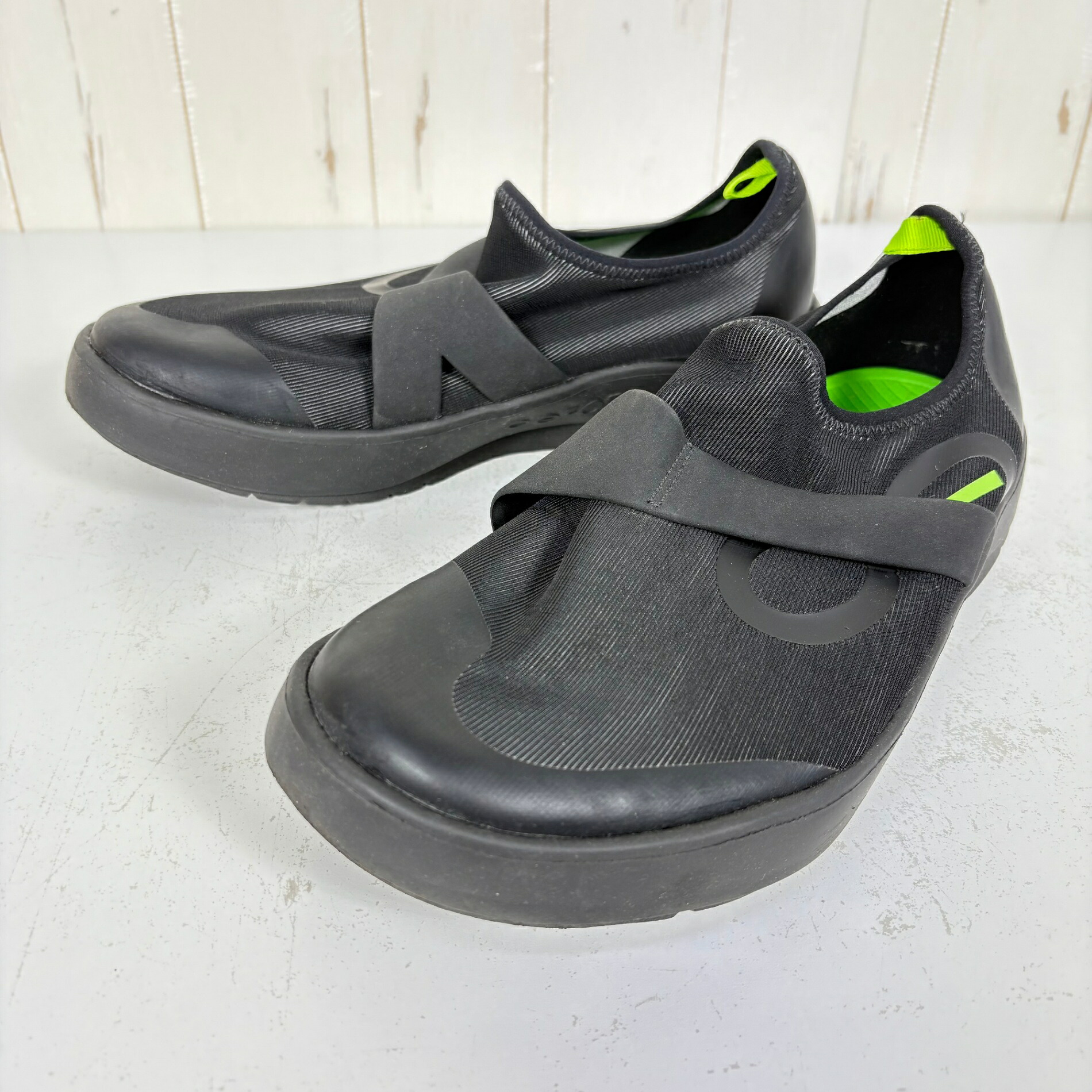 【Men\u0027s 28.0珊 黒いこと系】 Oofos ( ウーフォス ) ウーエムジー 衣料繊維 OOMG Fiber フットウェア リカバリーシューズ 伸び伸びするシューズ z00058651  リカバリーシューズ 伸び伸びするシューズ フットウェア
