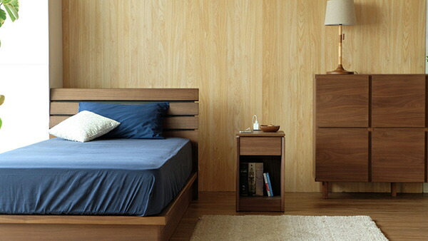 ミディアムブラウン ナイトテーブル 収納 引き出し ミッドセンチュリー コンセント付き 木製 テーブル 完成品 ベッドサイドチェスト サイドテーブル ナイトテーブル コンパクト 送料無料 幅30cm ナイトテーブル 無垢材 ソファー ナイトテーブル 幅30cm ミディアムブラウン