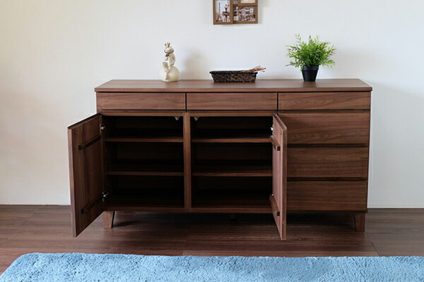 送料無料 サイドボード 幅140cm 完成品 収納棚 木製 天然木 キャビネット リビングボード ウォルナット ミディアムブラウン チェスト 大人女性の 電話台 Fax台 リビング収納 引き出し 本棚 おしゃれ 北欧 ファミリーサイズ モダン ローベッド シンプル 美しい 高級