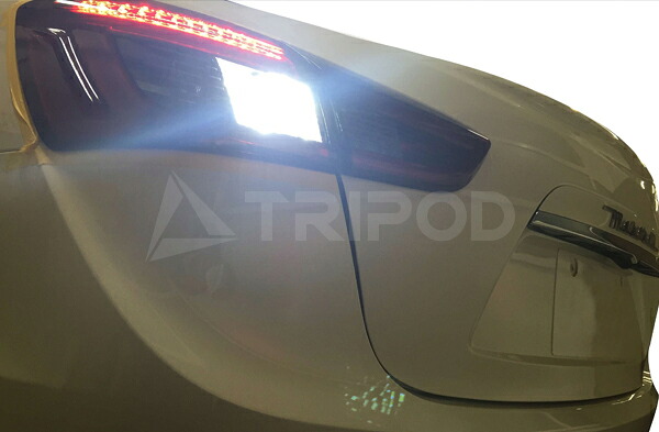 2010y-16y クアトロポルテ LEDバックランプ