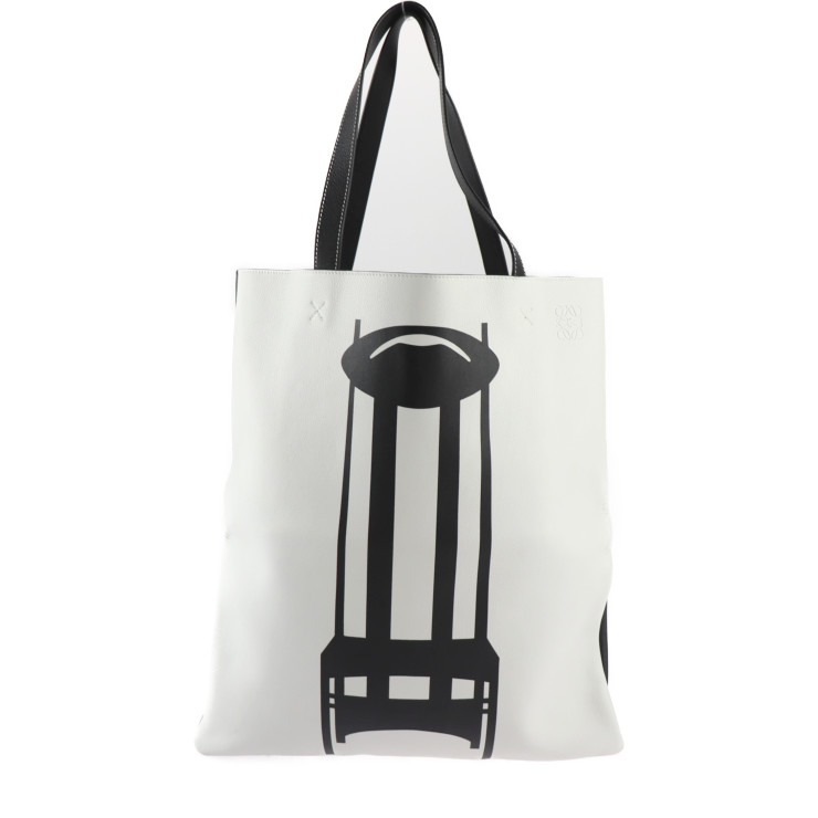美品 LOEWE ロエベ マッキントッシュ トートバッグ - レザー ブラック ホワイト系 アーガイルチェア 椅子柄 ラージサイズ プリント【本物保証】【中古】|3R boutique