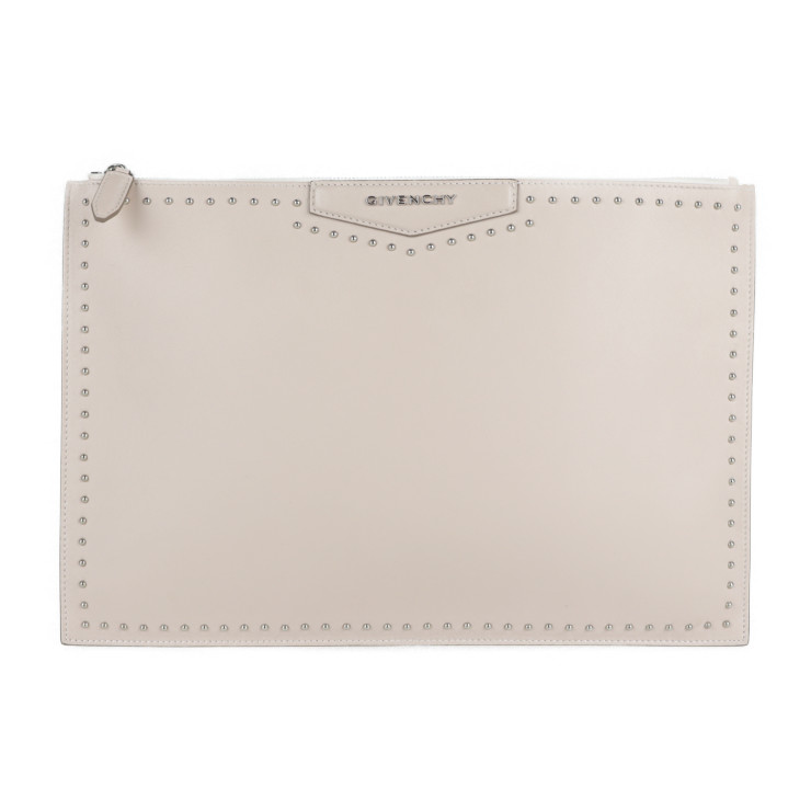 ジバンシー　ブラックポーチ シルバー金具付き ジバンシー ブラックポーチ シルバー金具付き GIVENCHY（ポーチ