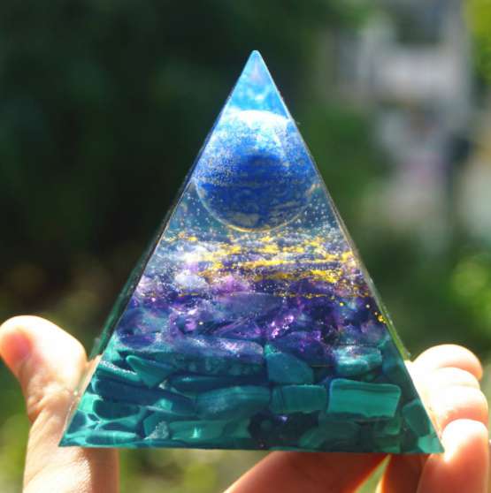 ウルトラ勝ち割り隕‼️✨ピラミッドオルゴナイト‼️聖作中 ウルトラ勝ち割り隕‼️✨ピラミッドオルゴナイト‼️聖作中 アメジスト