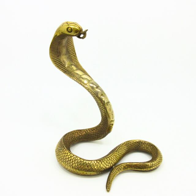 蛇 置物 風水 金ヘビ 風水グッズ コブラ ヘビの置物 高さ約１８．５ｃｍ 干支 十二支 巳 へび 縁起物 お守り 金運 開運 金蛇 インテリア 風水アイテム へび置物 オブジェ グッズ