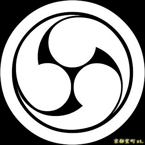 楽天市場】【家紋シール】 貼り付け家紋 「丸に左三つ巴」 KOM114 黒地