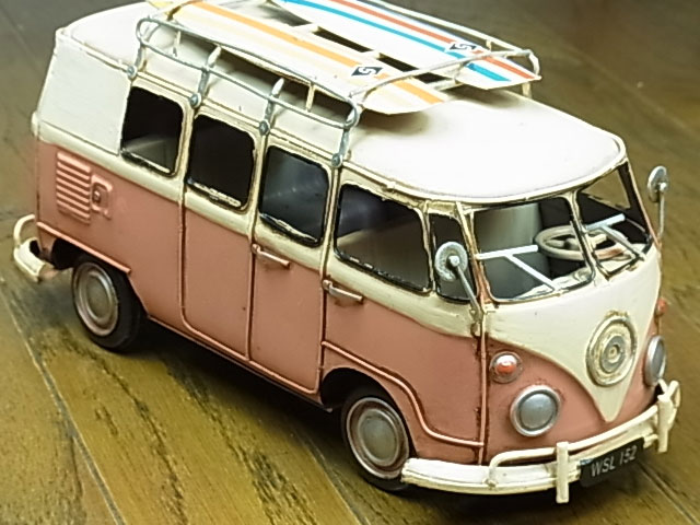 ブリキのおもちゃ アンティーク調 インテリア 小物 置物 ノスタルジックカー 自動車 キャリーバン Carrier van ピンク レトロ ヴィンテージ 西部劇 アメリカ 幕末 置物 インテリア 西海岸 雑貨 西海岸風 6,675円