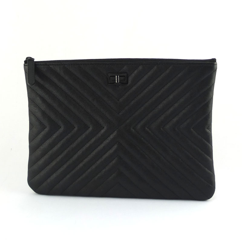 シャネル CHANEL シェブロン V編み目 クラッチペダル御徒面子 黒いこと 【中古】