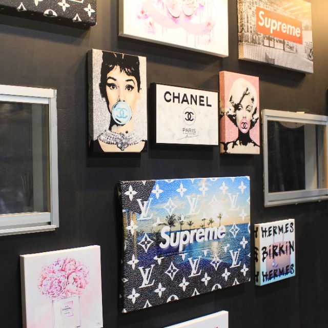 楽天市場 あす楽 アモアアート Amour Art Mm Bubble ハリウッド女優マリリンモンローとシャネルをモチーフにした海外アート作品 アートパネル キャンバス生地 406mm 609mm プッシュピンで簡単に飾れるおしゃれ 送料無料 ポイント最大26倍 7dials楽天市場支店