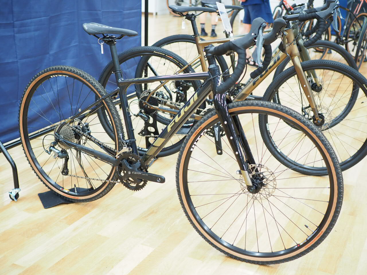 FUJI JARI1.7 2024年モデル　48サイズ グラベルロード 走行バランスと拡張性が魅力のアルミグラベル「FUJI JARI 1.7