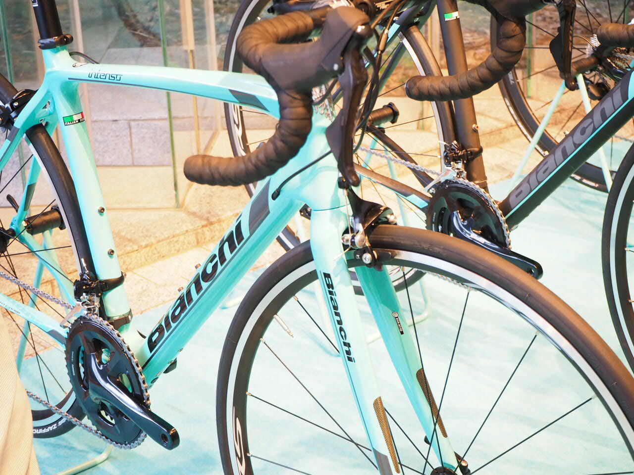 インテンソ Intenso 105完成車 Bicycle Bianchi 自転車 サイクリング ビアンキ 105完成車スポーツ アウトドア ロードバイク 年モデルが入荷しました