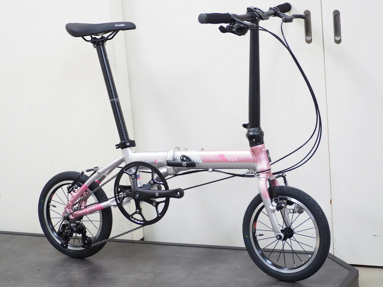DAHON(ダホン) 折りたたみ銀輪 K3 Limited 2026年模範例