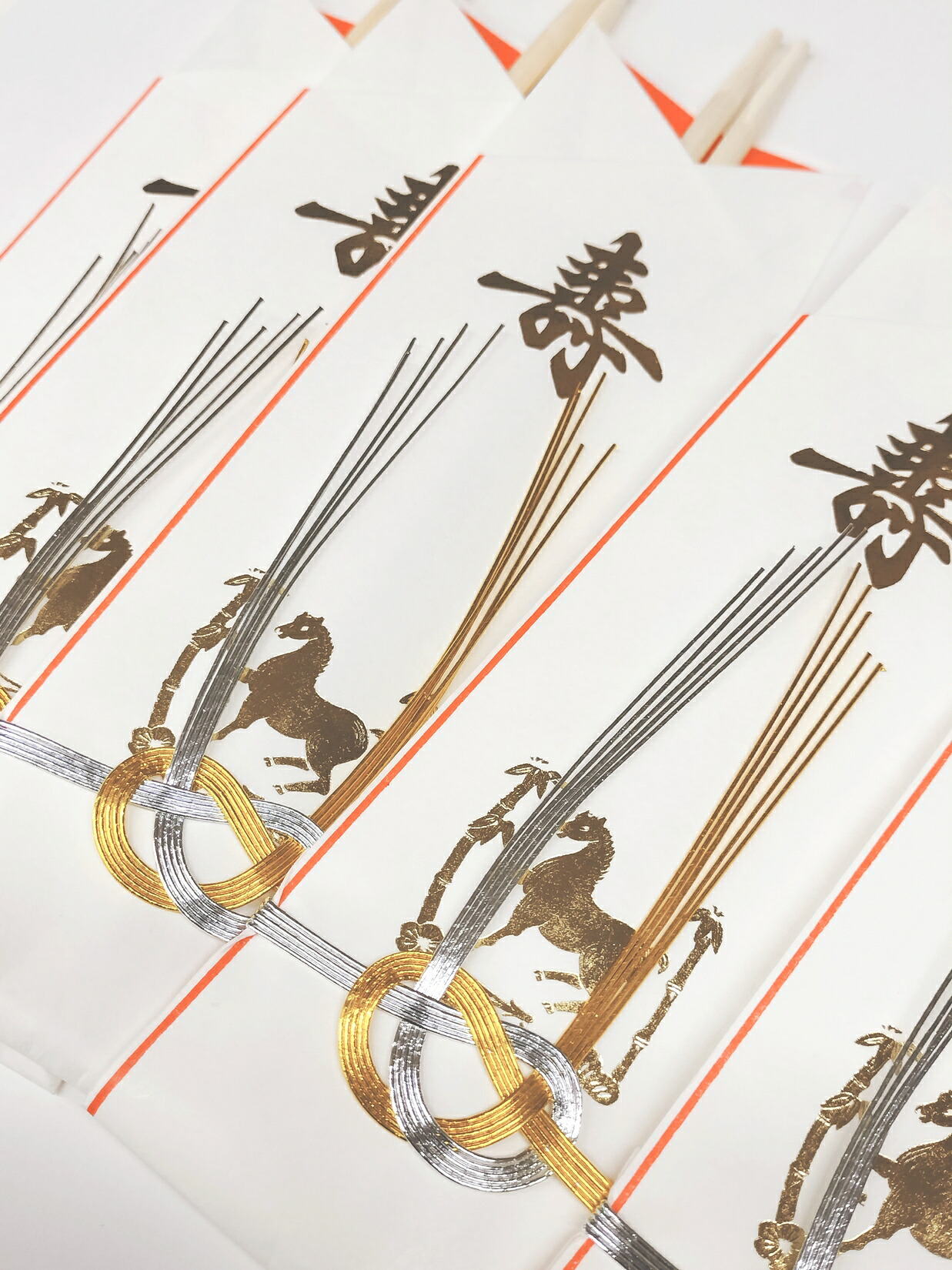 祝賀会箸 午 干支5膳 1000個（5膳入×1000容器に並べる）