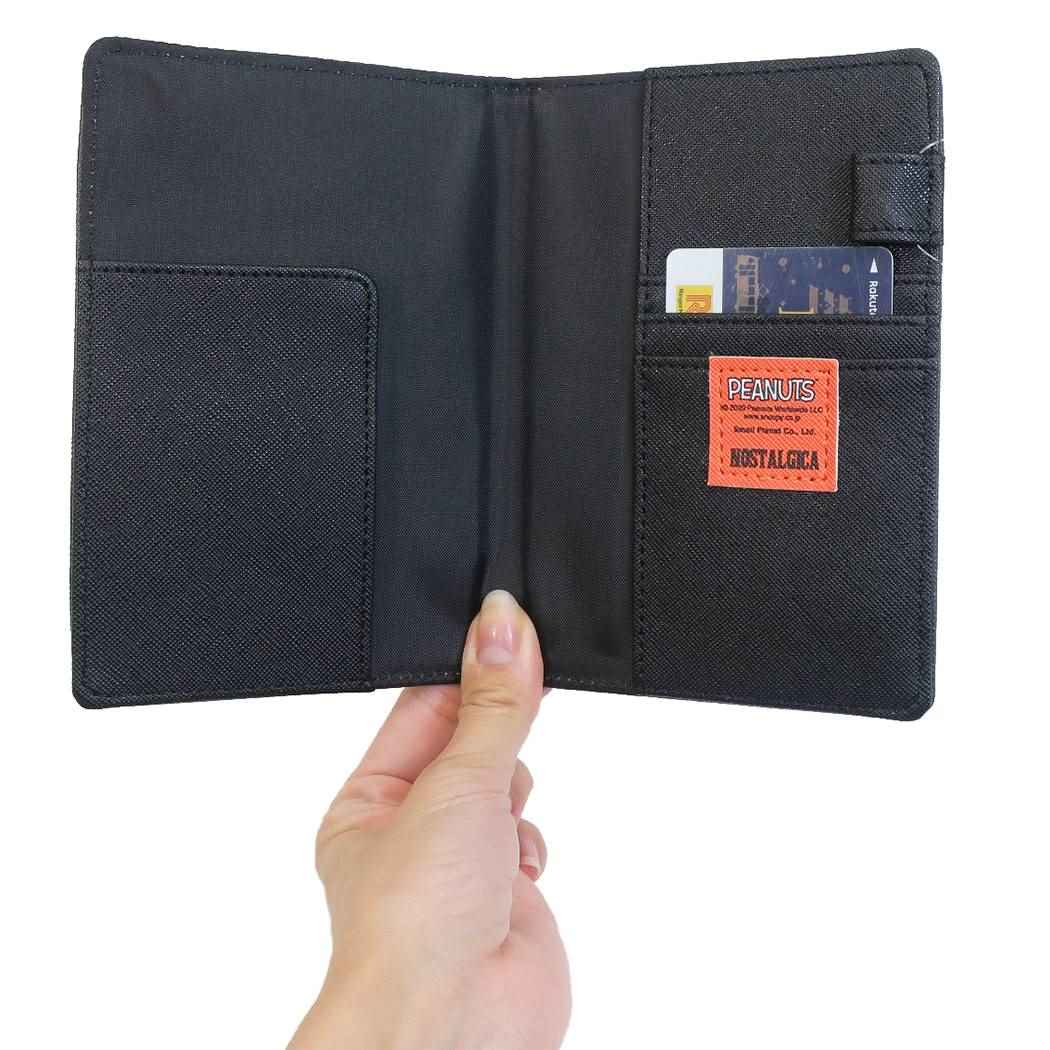 スヌーピー パスポートケース 大人 ピーナッツ シート ブラック お弁当入れ キャラクター グッズ パスポートカバー おしゃれ 可愛い