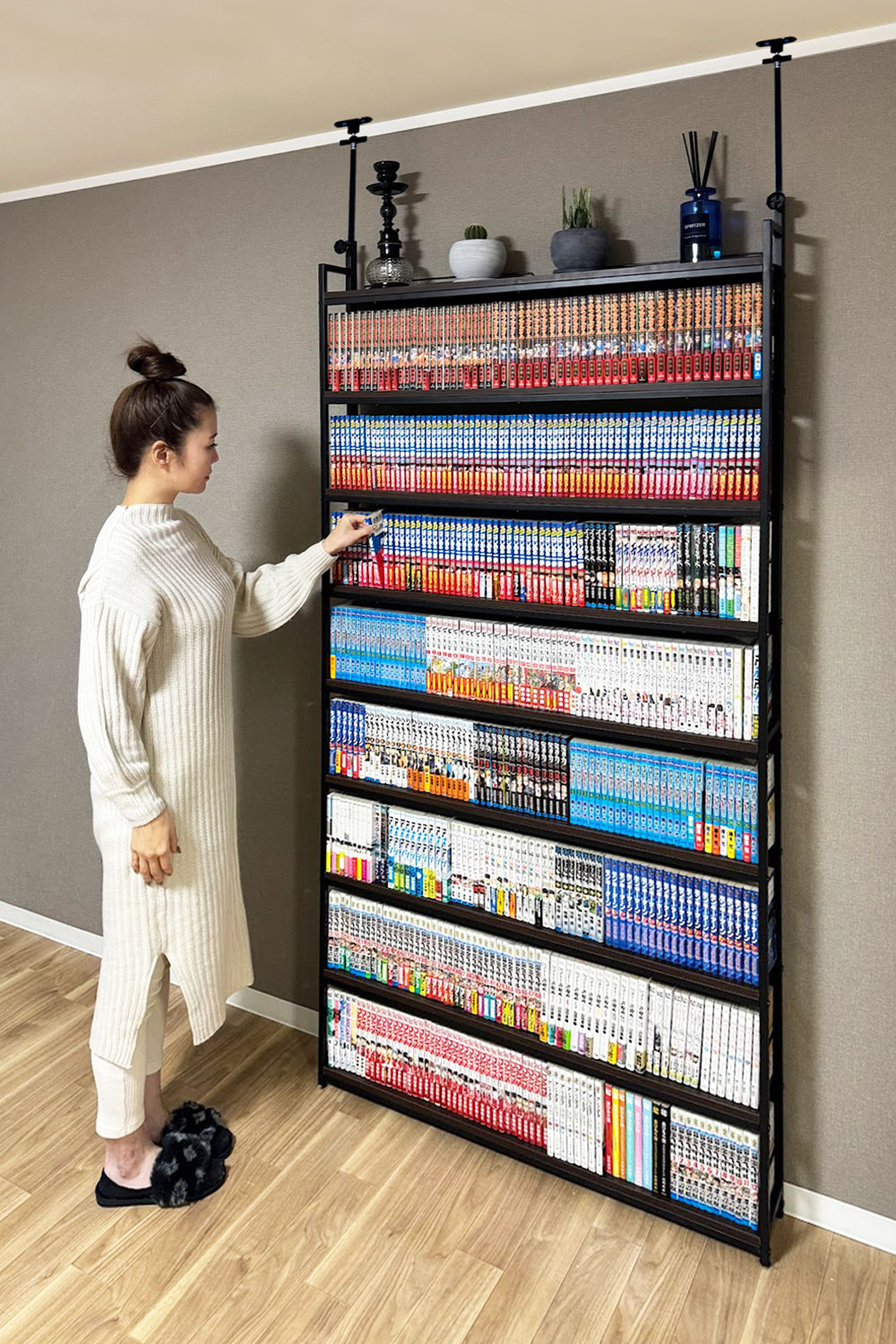 楽天市場】8tail 本棚 突っ張り ラック 大容量 スリム 全体耐荷重180kg