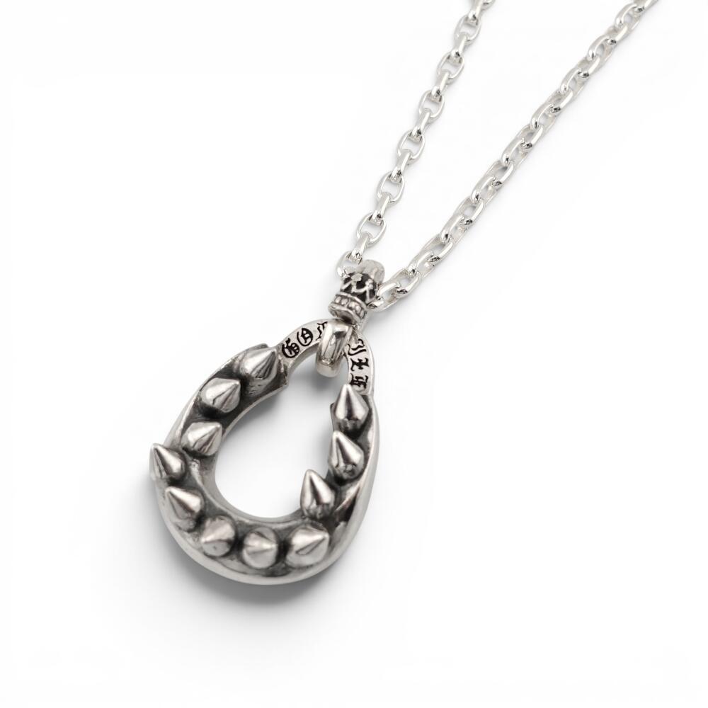 メンズ レディース シャンデリヤ 首飾り 【GODSIZE 大御神大きさ】GS697PD SHARK TEETH HORSESHOE PENDANT ユニ一発やる