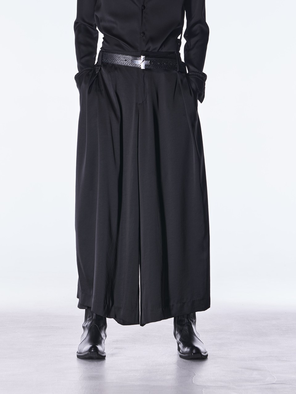 此れから取っておく◆8-9月入荷予定を組む【kiryuyrik キリュウキリュウ】KW-HP41-908 Wide Tuck Slacks Back Vintage Satin 黒いこと