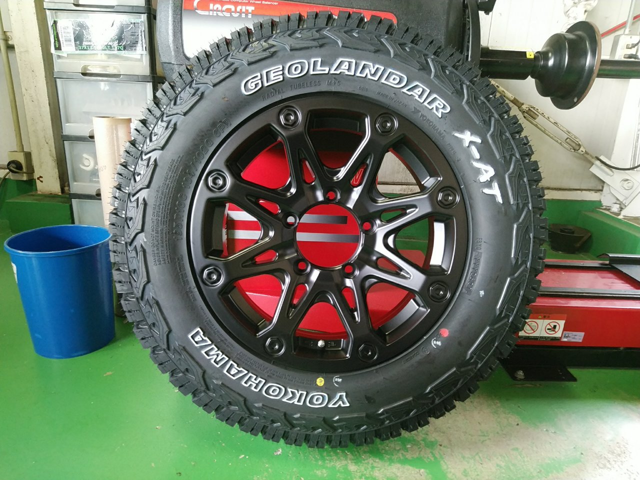 タイヤホイール QRASIZ VS8 14x4.5 45 100x4 GUNMETALLIC - オートウェイ