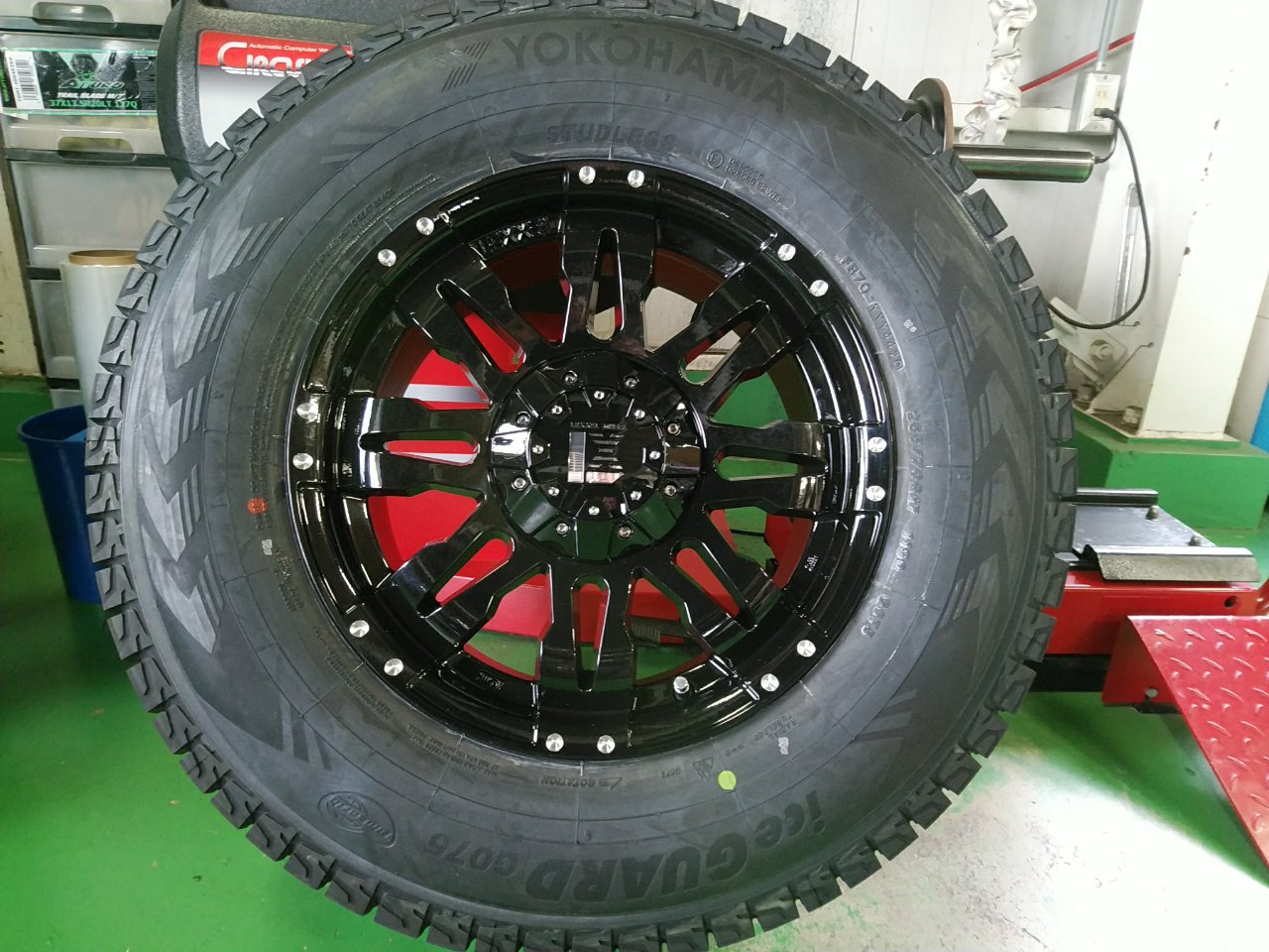 スタッドレス 新品4本 150 プラド FJクルーザー 冬タイヤ ヨコハマ アイスガード SUV G075 265/70R17 ホイールセット 17インチ レクセル バレーノ