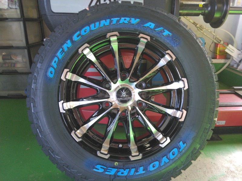 新品 4本セット ハイエース 200系 タイヤホイールセット トーヨー オープンカントリー AT ホワイトレター 16インチ BD12｜Auto Craft WAT 105,028円