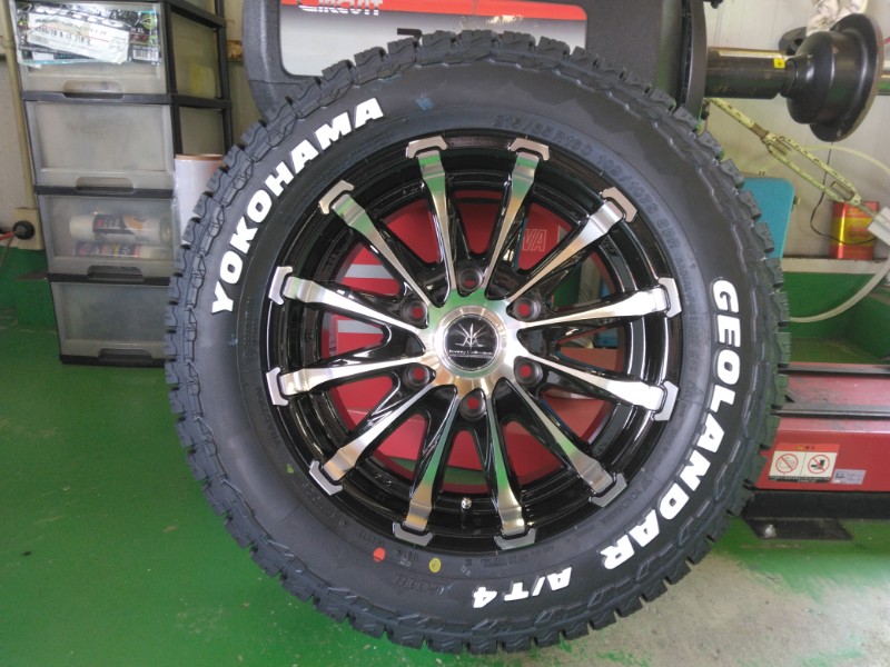 新品 4本 ハイエース 200系 車検対応 タイヤホイールセット YOKOHAMA GEOLANDAR AT4 215/65R16 ホワイトレター 16インチ Bounty Collection BD12｜Auto Craft WAT