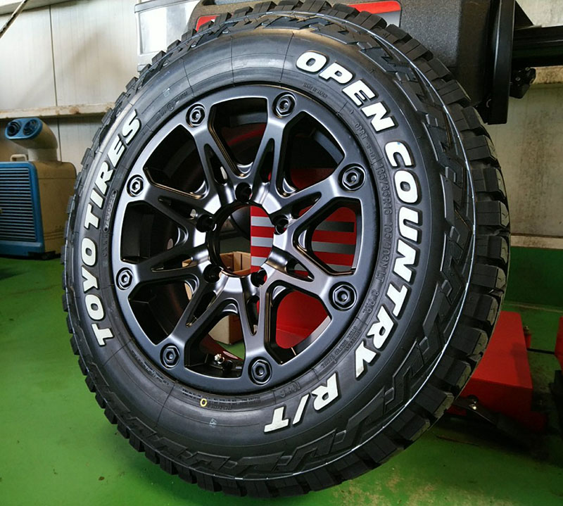 新品 4本セット ジムニー タイヤホイール トーヨー オープンカントリー RT 185/85R16 ホワイトレター 16インチ BDX08 マットブラック|Auto Craft WAT