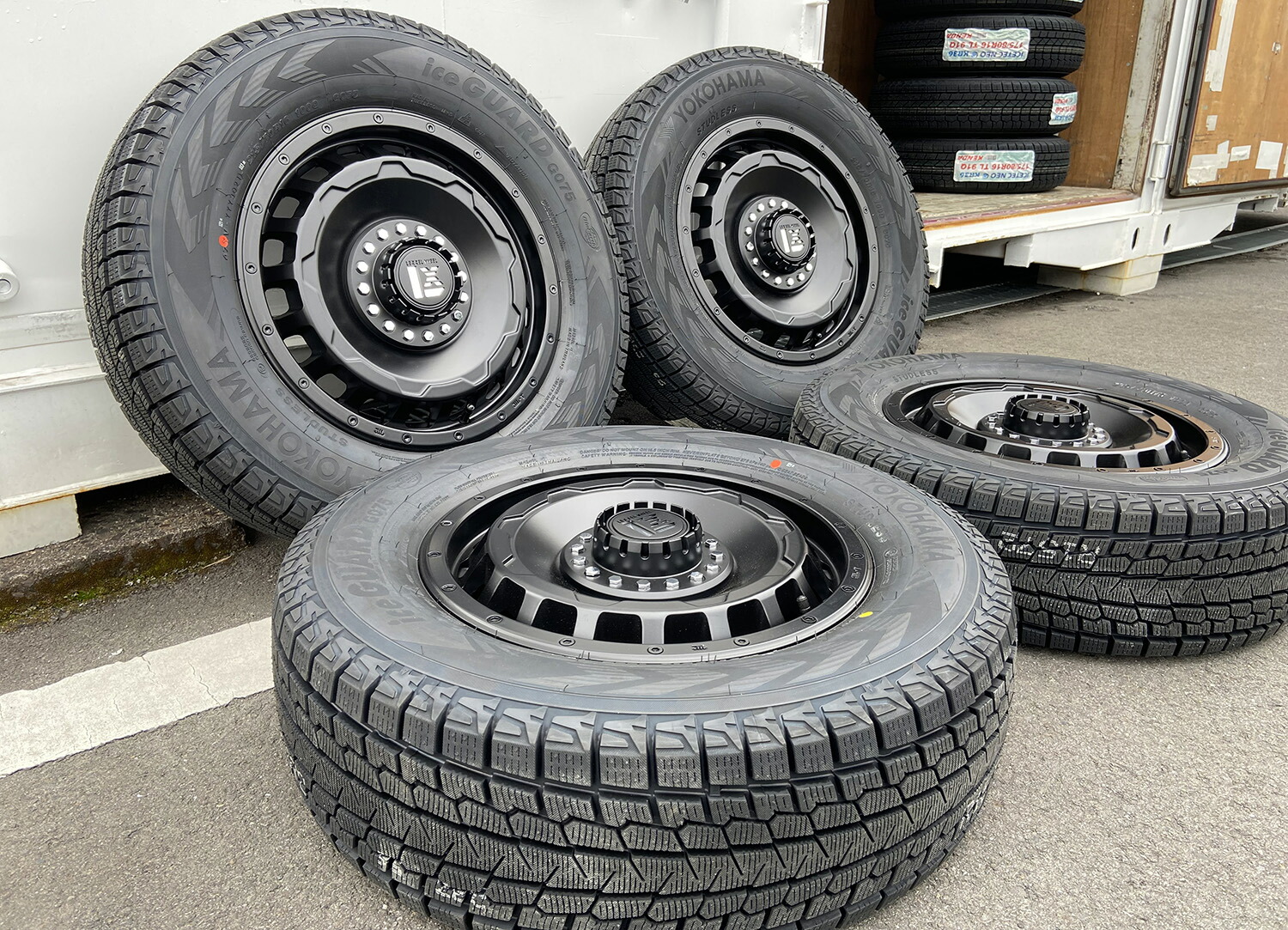 デリカD5 エクストレイル アウトランダー RAV4 国産スタッドレスタイヤホイールセット 16インチ レクセル スワッガー ヨコハマ アイスガード SUV G075 215/70R16 225/70R16 235/70R16
