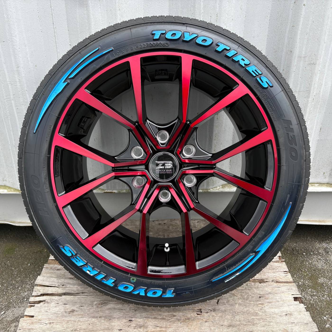 【新品4本セット】200系ハイエース レジアスエース 18インチ TOYO トーヨー H30 225/50R18 Zerobreak Force ゼロブレイク フォース 車検対応｜Auto Craft WAT