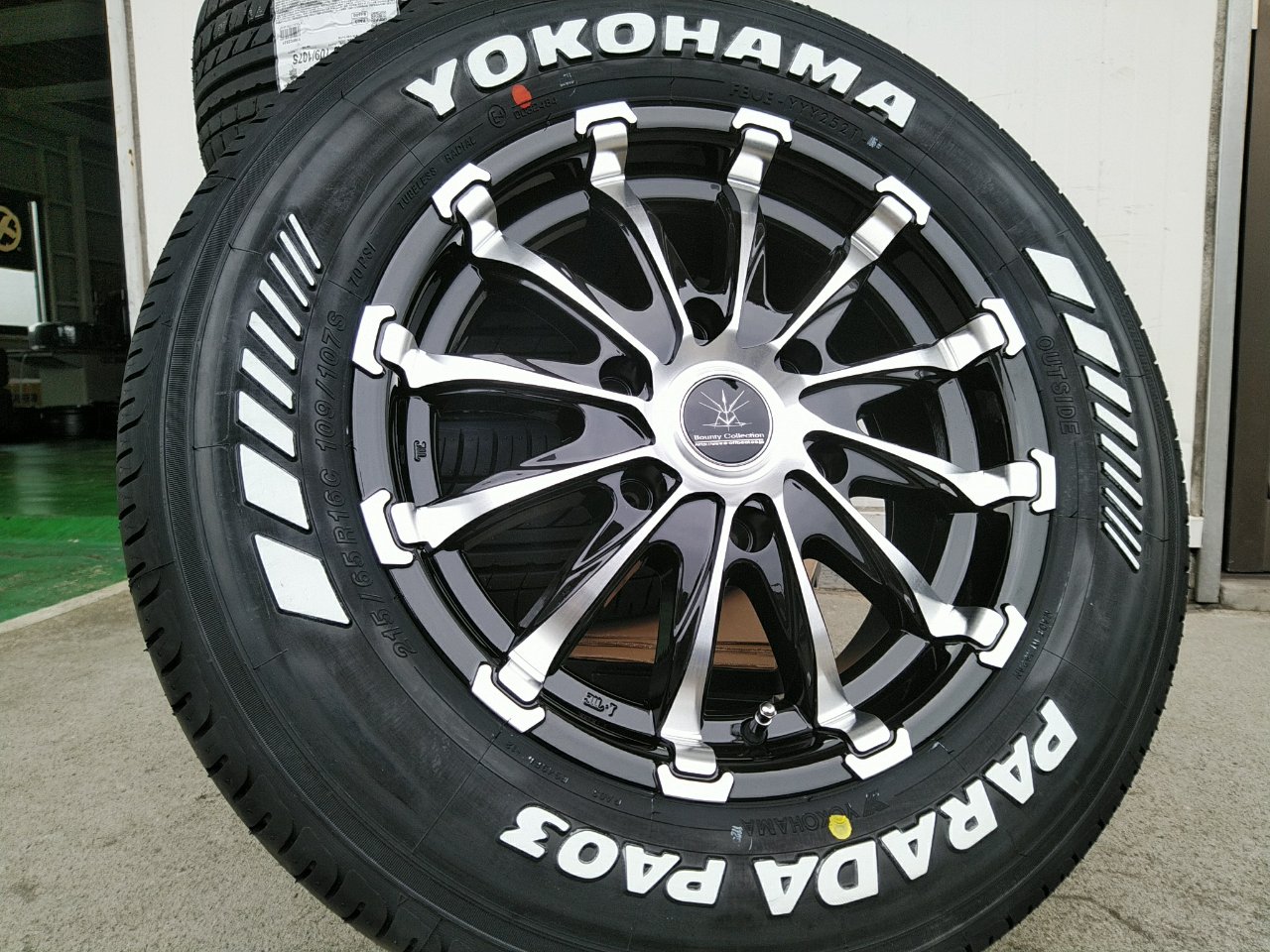 ハイエース 200系 タイヤホイールセット ヨコハマ パラダ 215/65R16 ホワイトレター 16インチ BD12