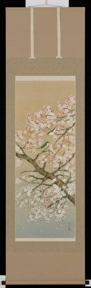掛け軸 桜に禽鳥 鈴木秀湖 芸術年鑑掲げる執筆者 掛軸 全国貨物輸送無料 【smtb-k】【ky】