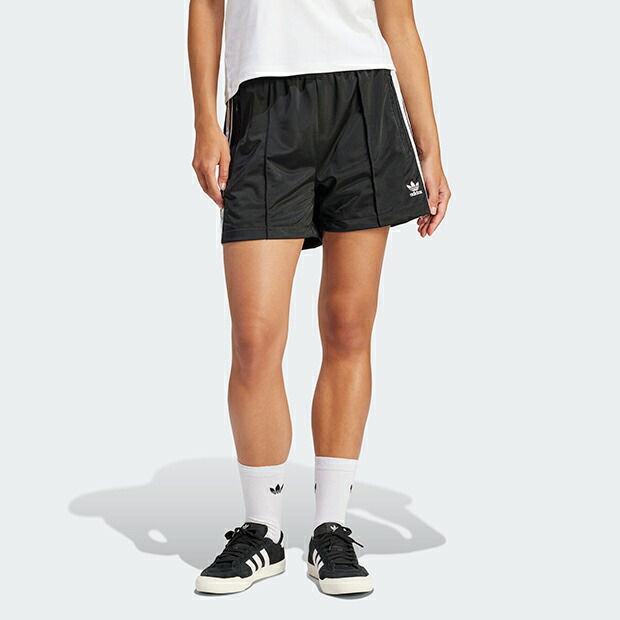 adidas フェイクレザー アディカラー スリーストライプスショーツ フェイクレザー アディカラー スリーストライプスショーツ